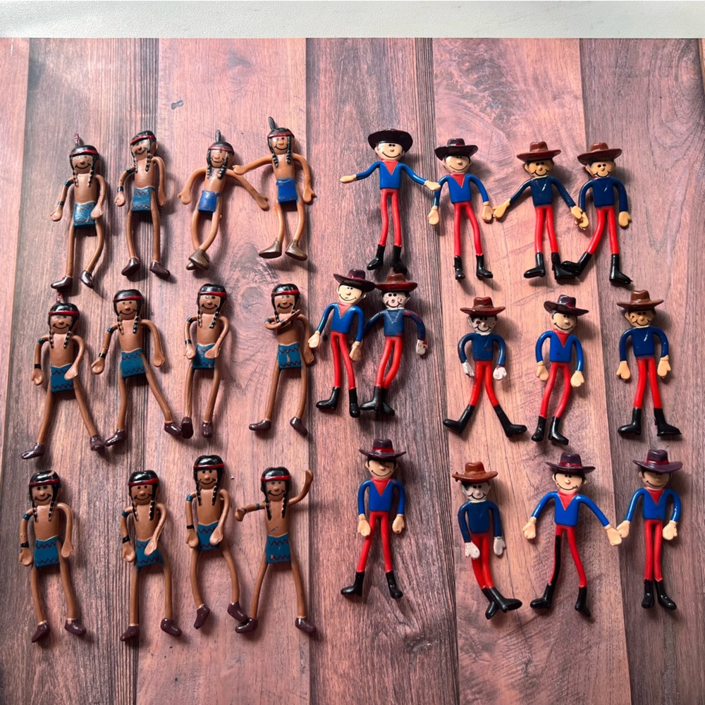 Vintage Cowboy and Indian Rubber Bendable Bendy Action Figures‎ Set of 25
